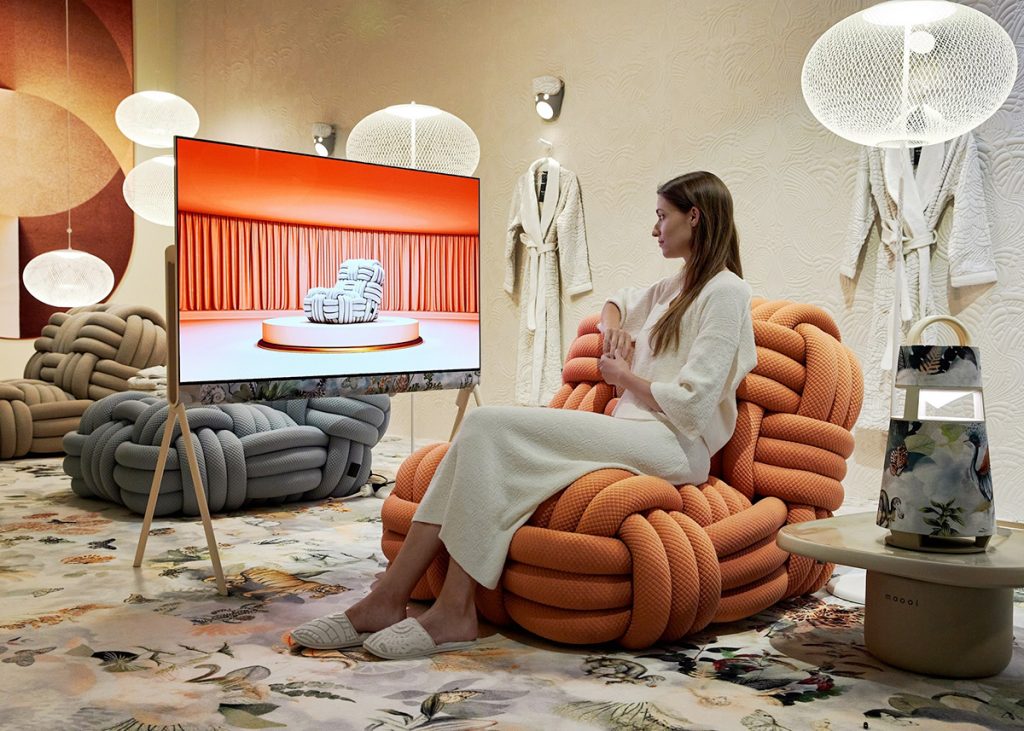 LG-Moooi-Tv-Oled-Pose-Fuorisalone-2023