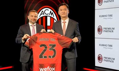 AC-Milan-Giorgio-Furlani-(L)-and-Kumho-Tire-Jeong-Il-Taik